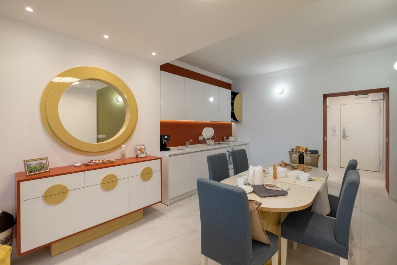 Vitosha Blvd 3-Bedroom, 2-Bathroom Lux Suite Sofia Bagian luar foto