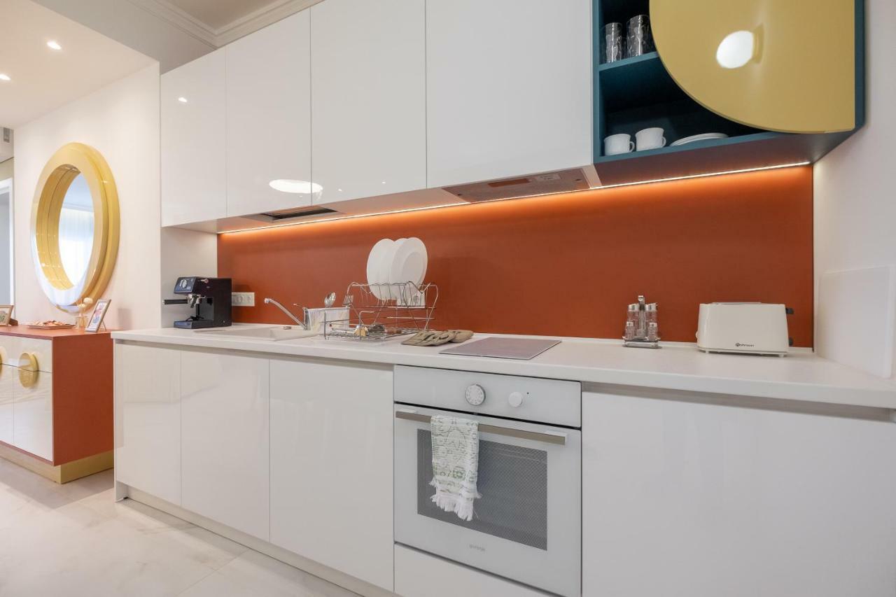 Vitosha Blvd 3-Bedroom, 2-Bathroom Lux Suite Sofia Bagian luar foto