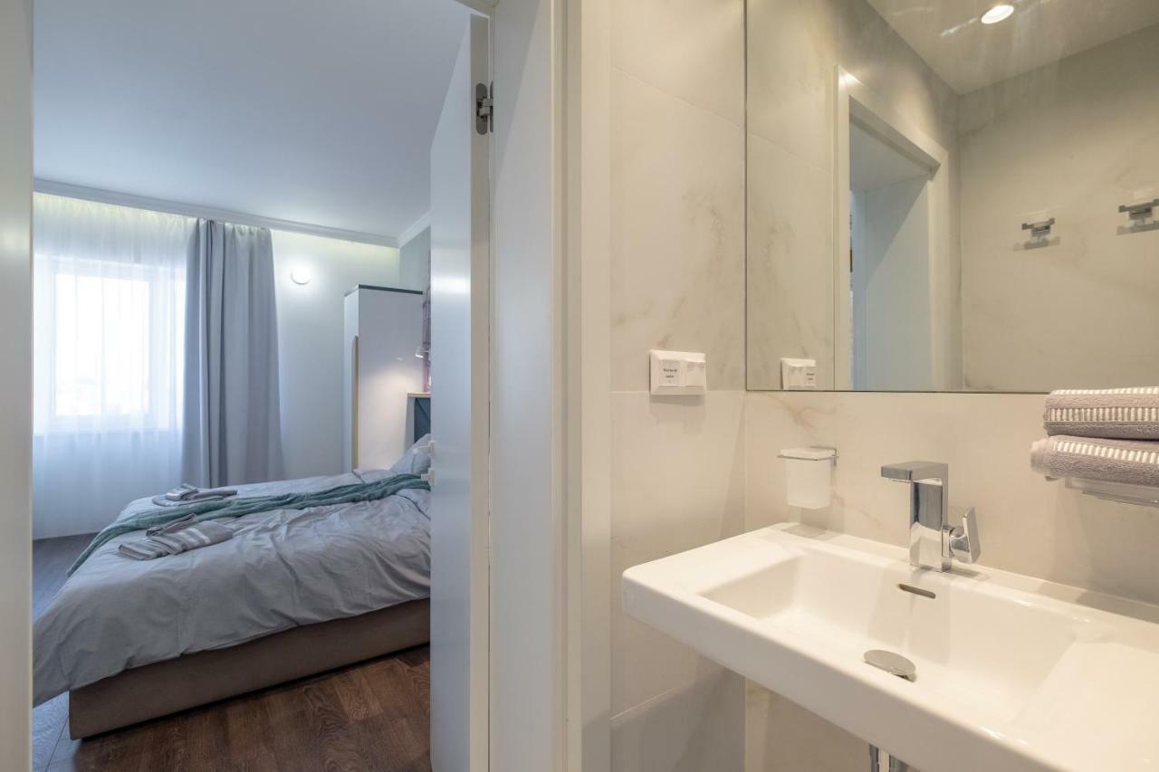 Vitosha Blvd 3-Bedroom, 2-Bathroom Lux Suite Sofia Bagian luar foto